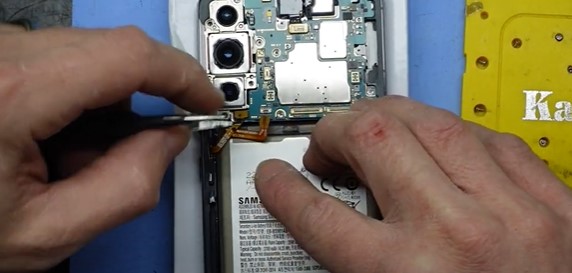 Step 23: Connect the Home Button and Power Buttons